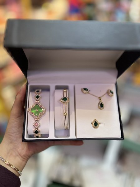 اطقم ساعات ذهبي