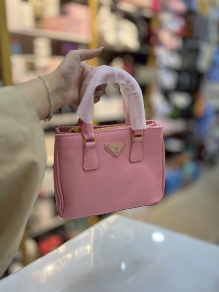 شنته PRADA لون زهر