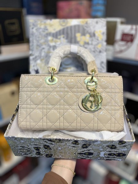 شنته Dior مستطيله