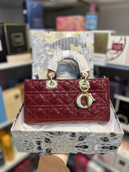 شنته Dior مستطيله