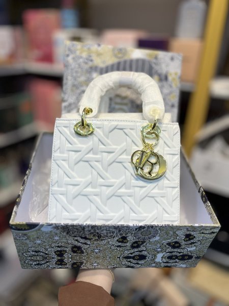 شنته Dior