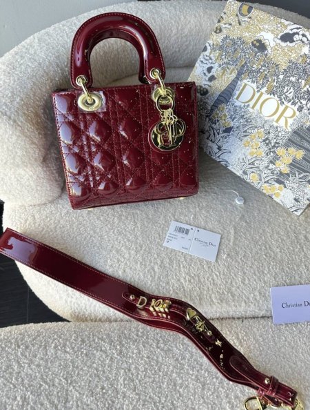 شنته Dior لون برغندي