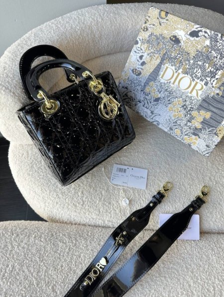 شنته Dior لون اسود