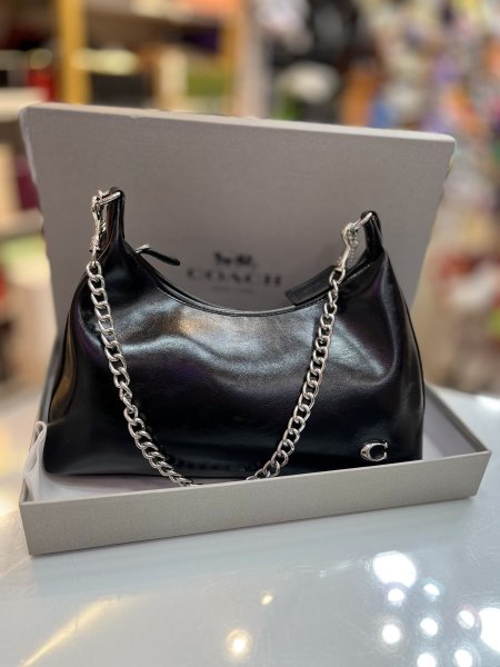 شنته Coach لون اسود