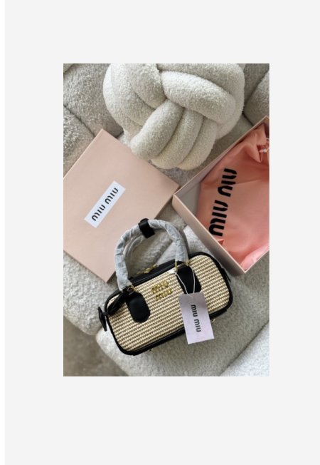 شنته Miu Miu قش مع اسود
