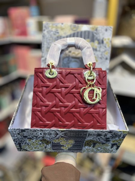 شنته Dior