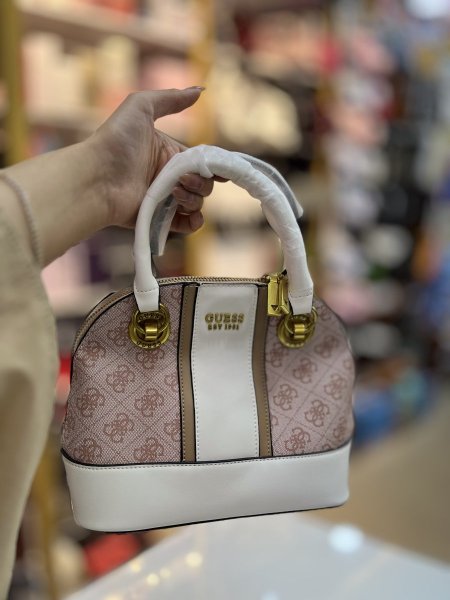 شنته  GUESS