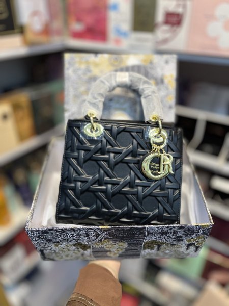 شنته Dior