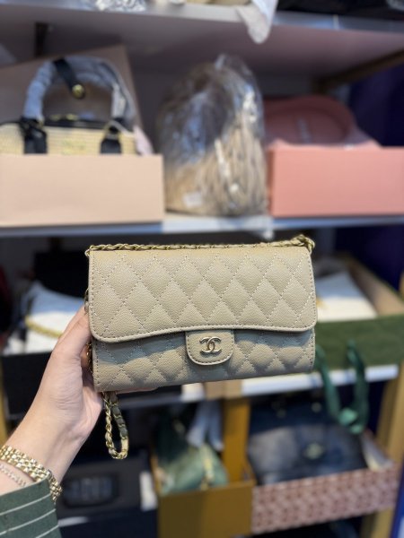 شنته Chanel بيج