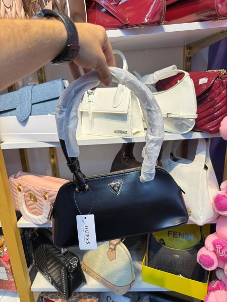 شنته Guess اسود