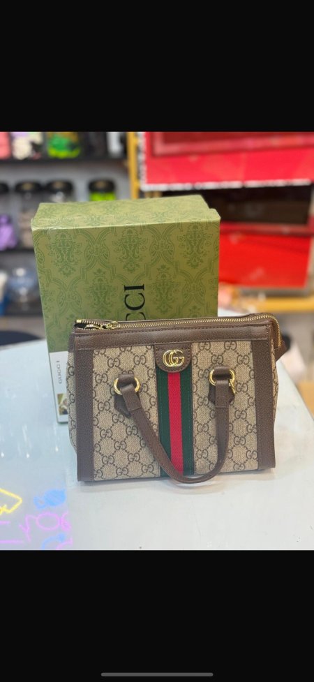 شنته Gucci بني