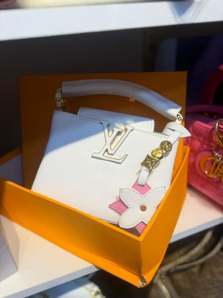 شنته LV ابيض