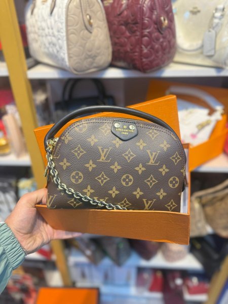 شنته LV بني