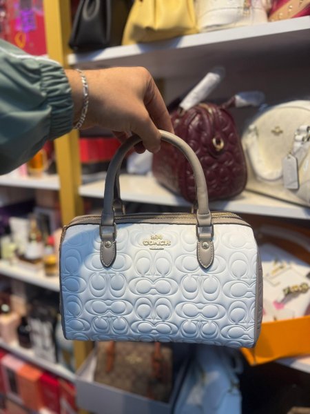 شنته Coach ابيض