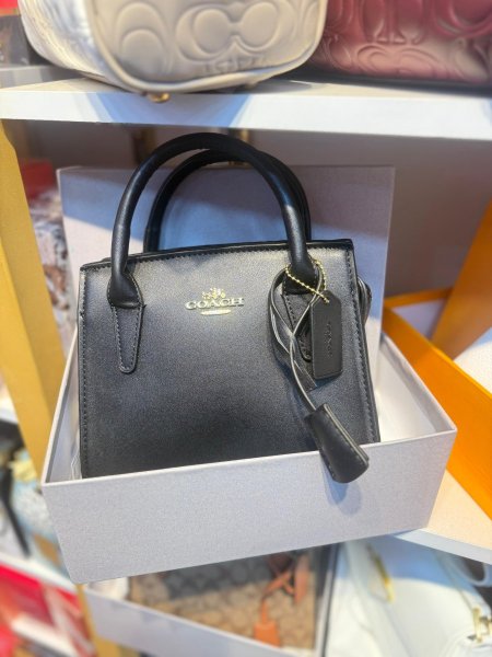 شنته Coach اسود