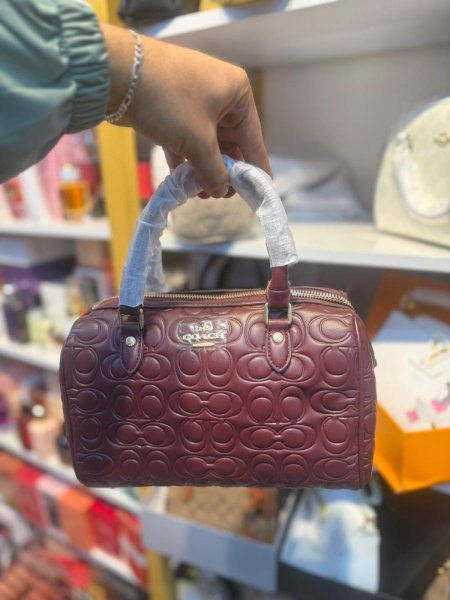 شنته Coach برغندي